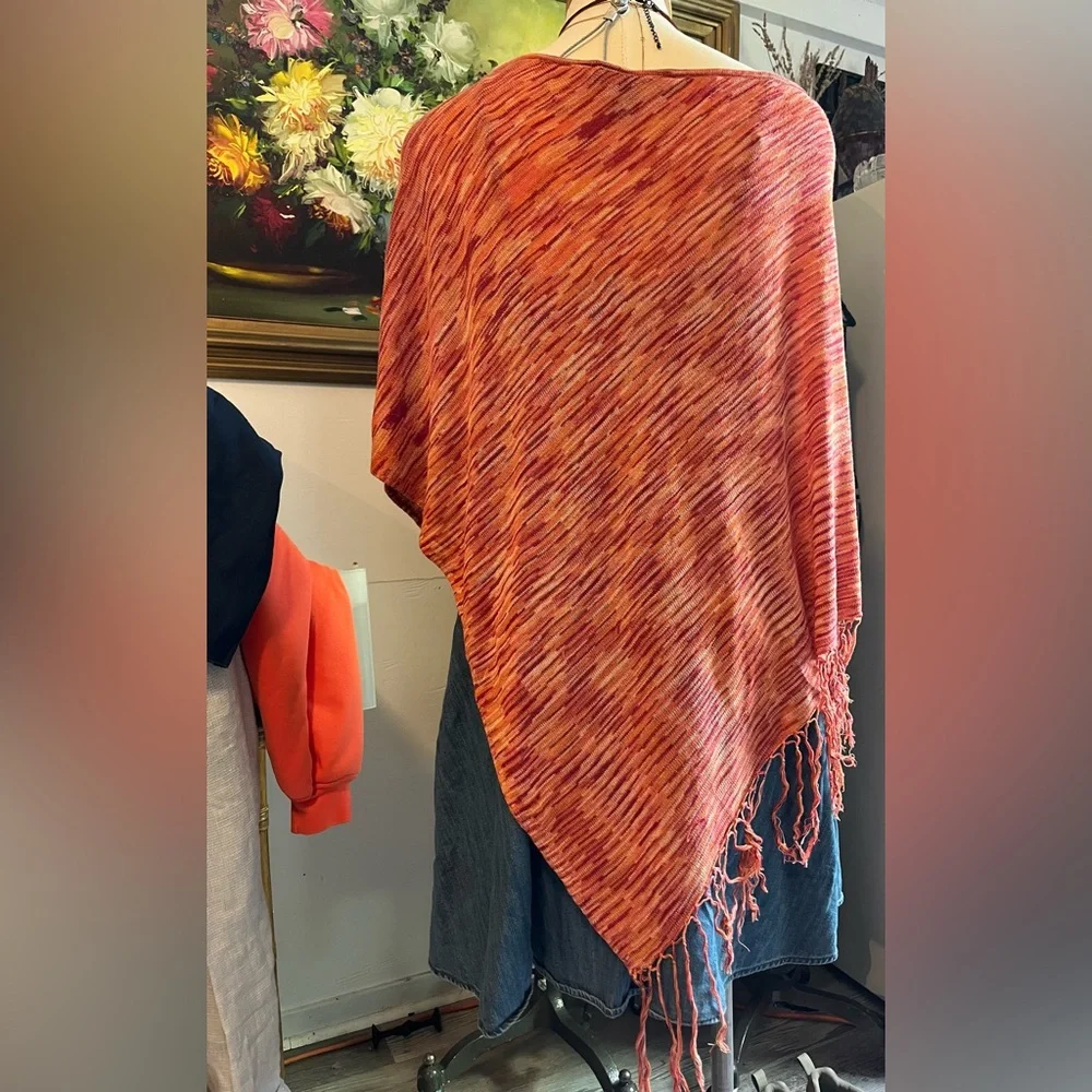 Larry Levine silk/cotton Orange Knit Poncho with Fringe - Picture 4 of 5